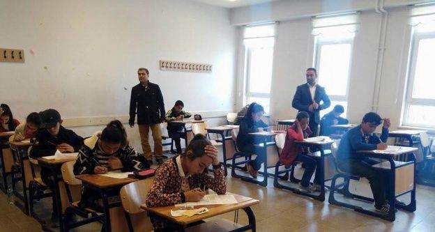 Kangal'da 500 öğrenci bursluluk sınavına girdi