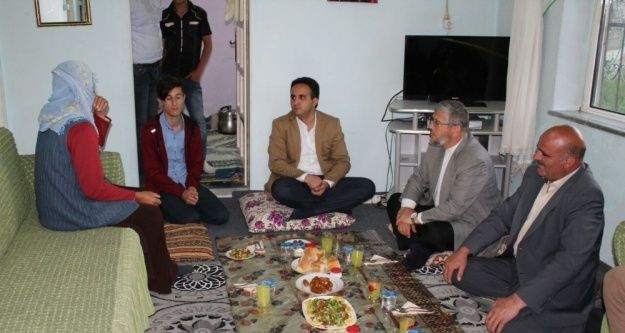 Kaymakam Dündar üniversite öğrencisi kardeşlerle iftar açtı