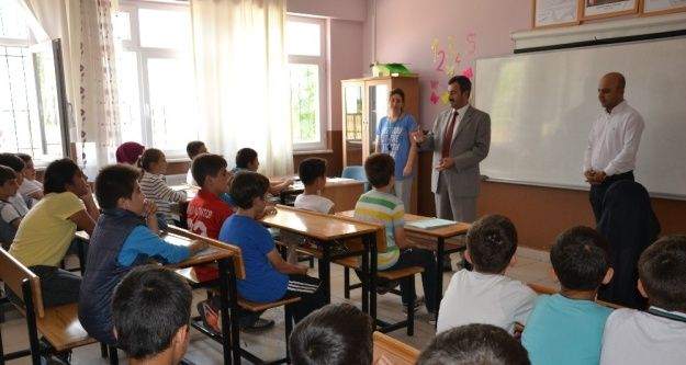Saruhanlı'da öğrenciler karnelerini aldı