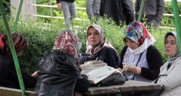 Sınava giren çocukları için dua ettiler