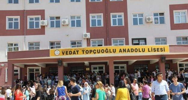 Vedat Topçuoğlu Anadolu Lisesinde karne coşkusu