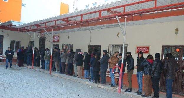 Viranşehir'de İhtiyaç Sahibi Ailelere Nakdi ve Gıda Yardımı