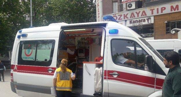 Yol verme tartışmasında polis ile dolmuş şoförü arasında arbede yaşandı