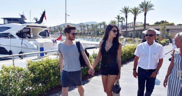 Adriana Lima yazar sevgilisi ile Bodrum'da tatilini sürdürüyor