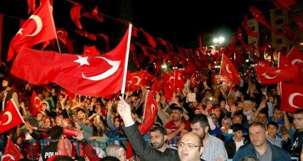Aziziye Belediye Başkanı Muhammed Cevdet Orhan: 'Milletin silahını, milletin iradesine çevirenleri lanetliyorum”