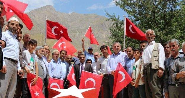 Bahçesaray ilçesinde ‘15 Temmuz' yürüyüşü