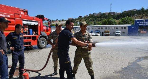 Bozüyük Belediyesi itfaiyesinden 6 askere yangın eğitimi