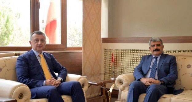 Kocaeli Üniversitesi Rektörü Hülagü'den Vali Büyükakın'a ziyaret