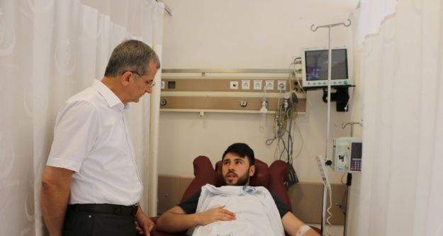 SKHB Genel Sekreteri Sağlam, gıda zehirlenmesi geçiren işçileri ziyaret etti