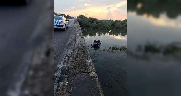 Tuğla kamyonu göle uçtu: 1 ölü