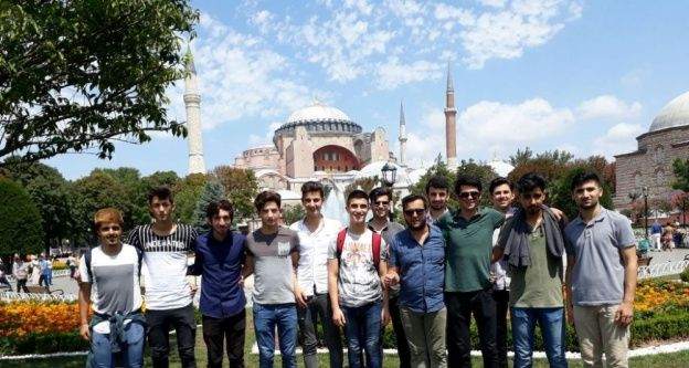 Akademi Lise öğrencilerinden İstanbul çıkartması