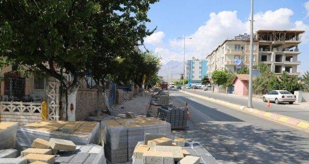 Aşık Seyrani Caddesinde yaya yolu çalışmaları devam ediyor