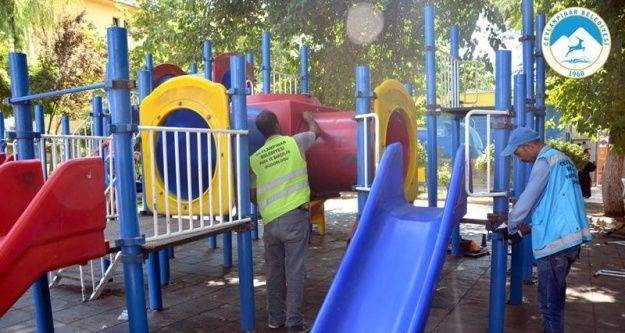 Ceylanpınar'daki parklar baştan aşağı yenileniyor