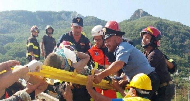 İtalya'da 3 çocuk enkazdan sağ kurtarıldı