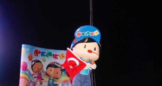Pepe ile çocuklar keyifli dakikalar geçirdi