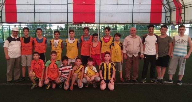 Şampiyon olan takımın kupasını müftü verdi