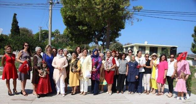 Atatürk Mahallesi ikinci defilesini düzenledi