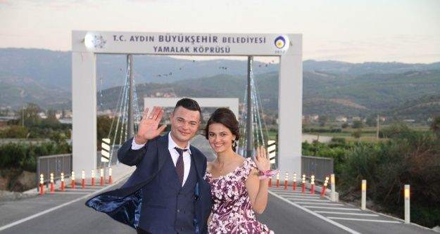 Genç aşıklar, bu defa ‘teşekkür' için köprüye geldiler