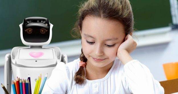 Kocaeli Bilişim Fuarı'na gelenleri insansı robot Sanbot karşılayacak