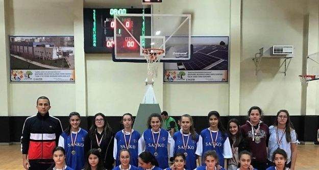 Özel Sanko Okullları kız basketbol takımı il ikincisi oldu