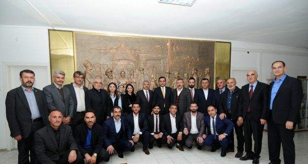 AK Parti merkez ilçe teşkilatı Vali Şentürk ve Belediye Başkanı Bahçeci'yi ziyaret etti