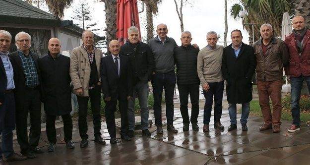 Efsane futbolcular Çalımbay'ı ziyaret etti