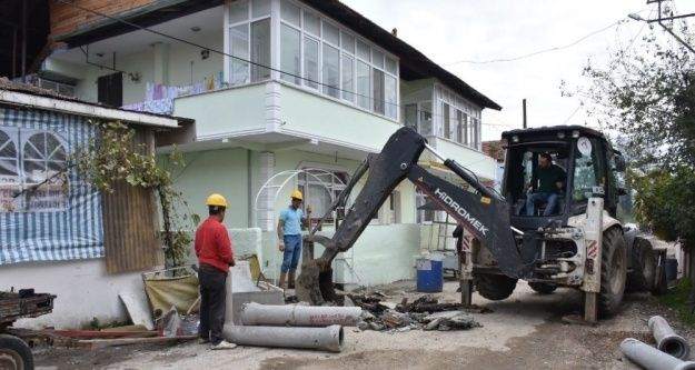 Ekipler mahalelerde çalışmaya devam ediyor