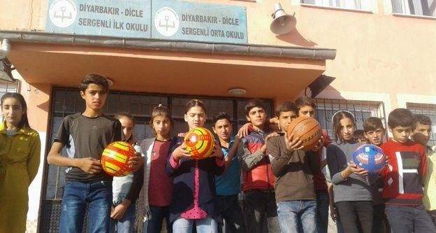 Gönüllü öğretmenden anlamlı kampanya