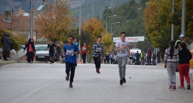 Kargı Panayırı etkinlikleri kapsamında atletizm yarışları düzenlendi