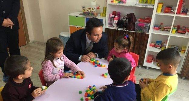 Kaymakam Dundar'dan anaokulu öğrencilerine ziyaret