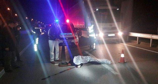 Kız öğrenci kampüsteki üst geçitten atlayarak intihar etti