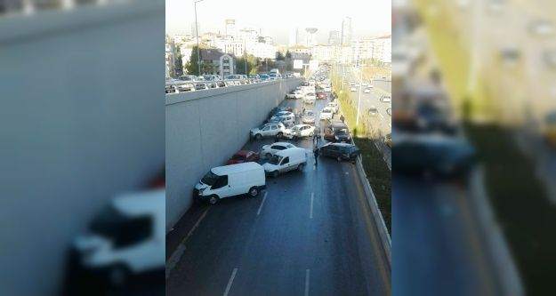 Otomatik sulama arızalandı, yol buz pistine döndü, 20 araç birbirine girdi
