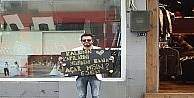 Saatlerce kapının önünde eşinden af diledi