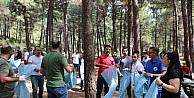 Kartal Belediyesi dernek üyeleri ile birlikte Aydos Ormanı’nı temizledi